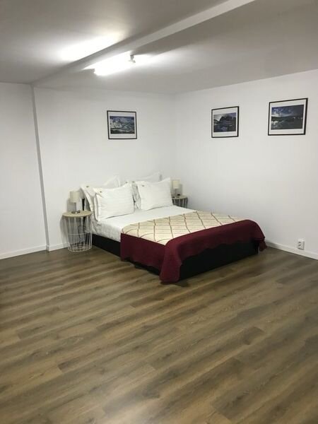 Piata Victoriei, Buzesti