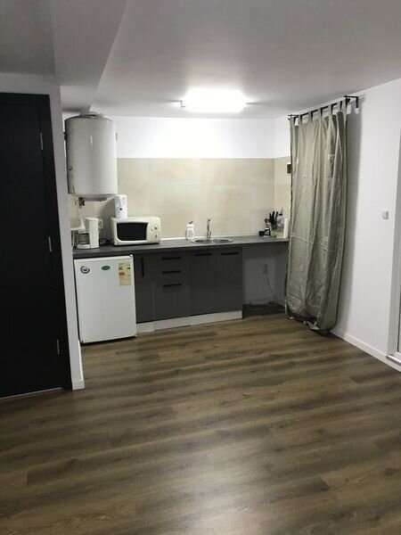 Piata Victoriei, Buzesti